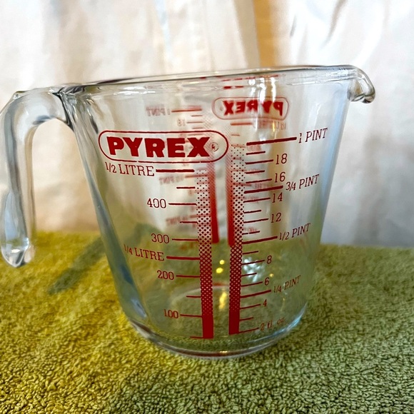 PYREX GLASS 2-CUP #516 1 PINT MEASURING RED METRIC OPEN HANDLE Pint, Litre, Oz - Picture 2 of 5
